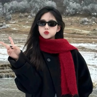 小鬼头上的女人